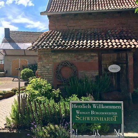 Heinrichs Winery Bed & Breakfast Langenlonsheim Buitenkant foto