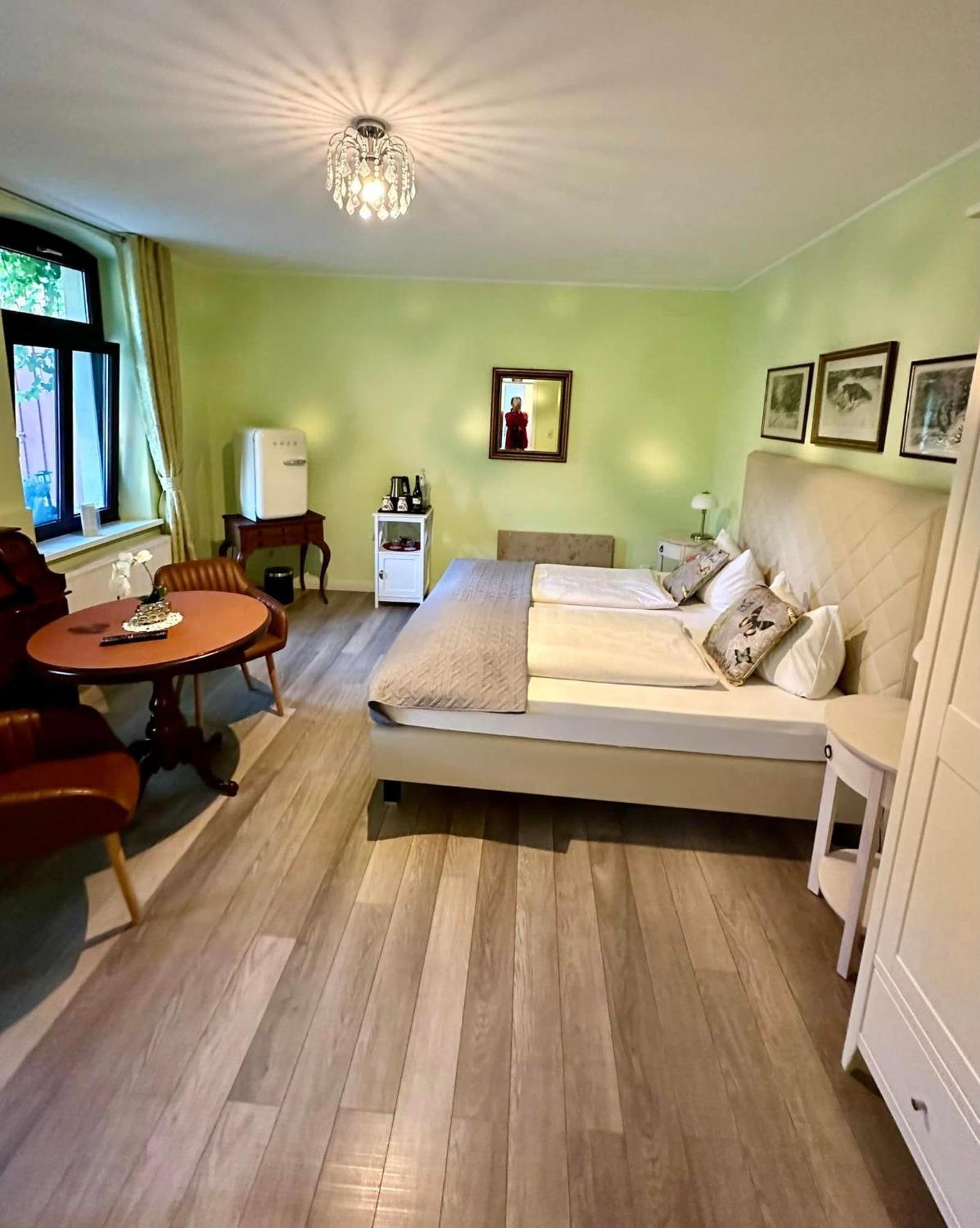 Heinrichs Winery Bed & Breakfast Langenlonsheim Buitenkant foto