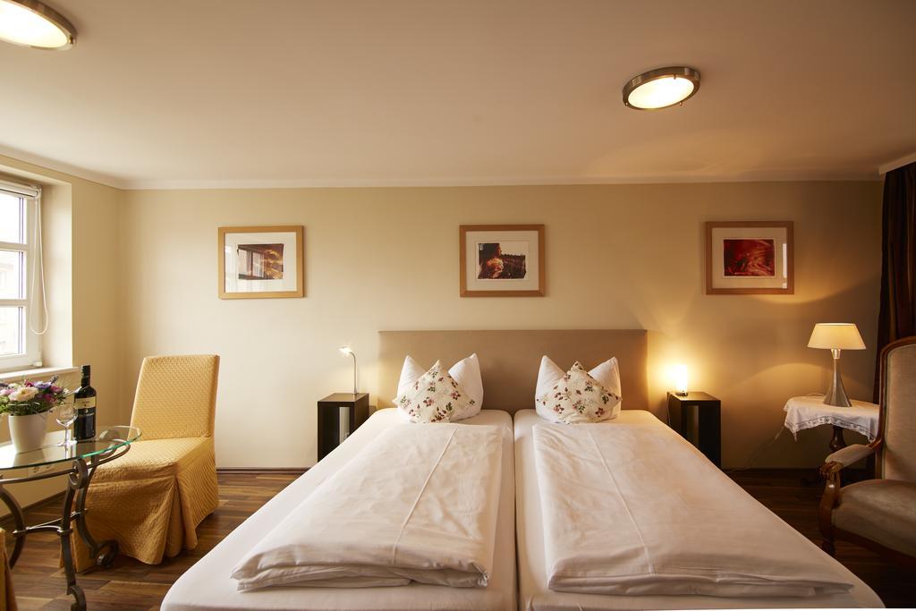 Heinrichs Winery Bed & Breakfast Langenlonsheim Buitenkant foto