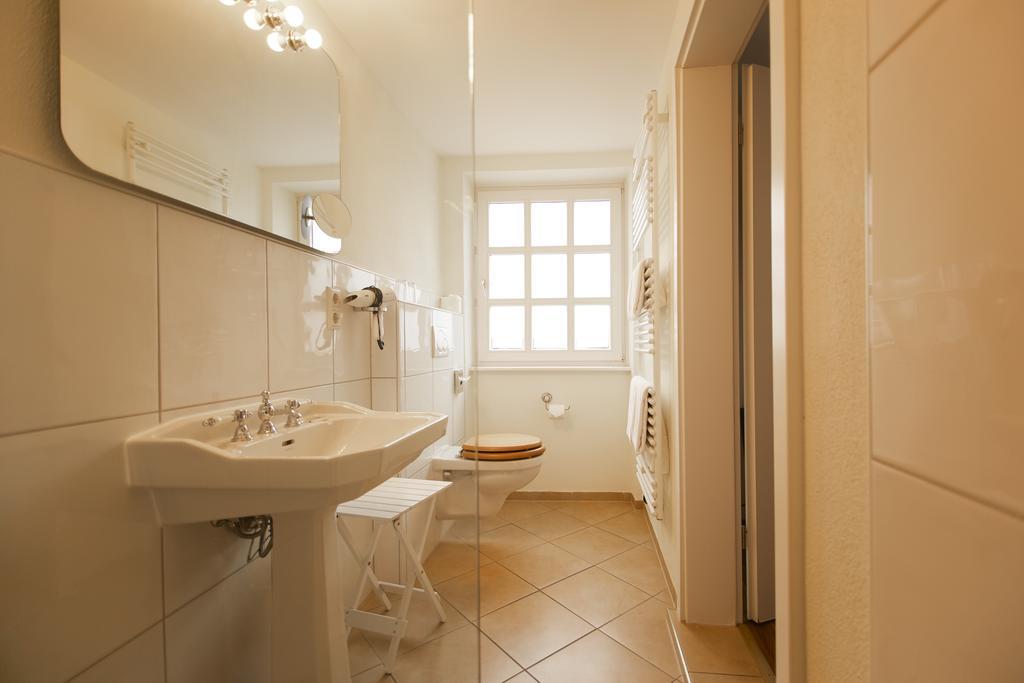 Heinrichs Winery Bed & Breakfast Langenlonsheim Buitenkant foto