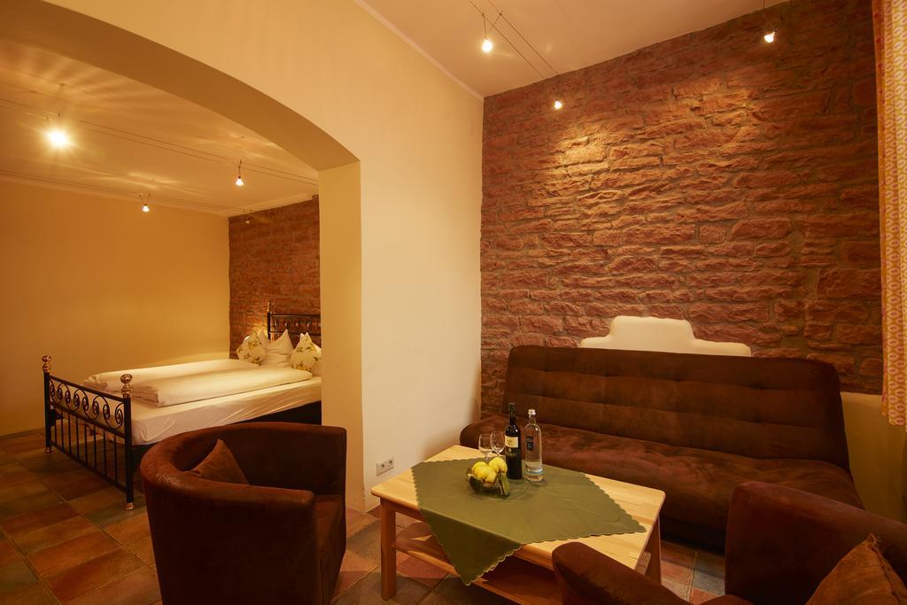 Heinrichs Winery Bed & Breakfast Langenlonsheim Buitenkant foto