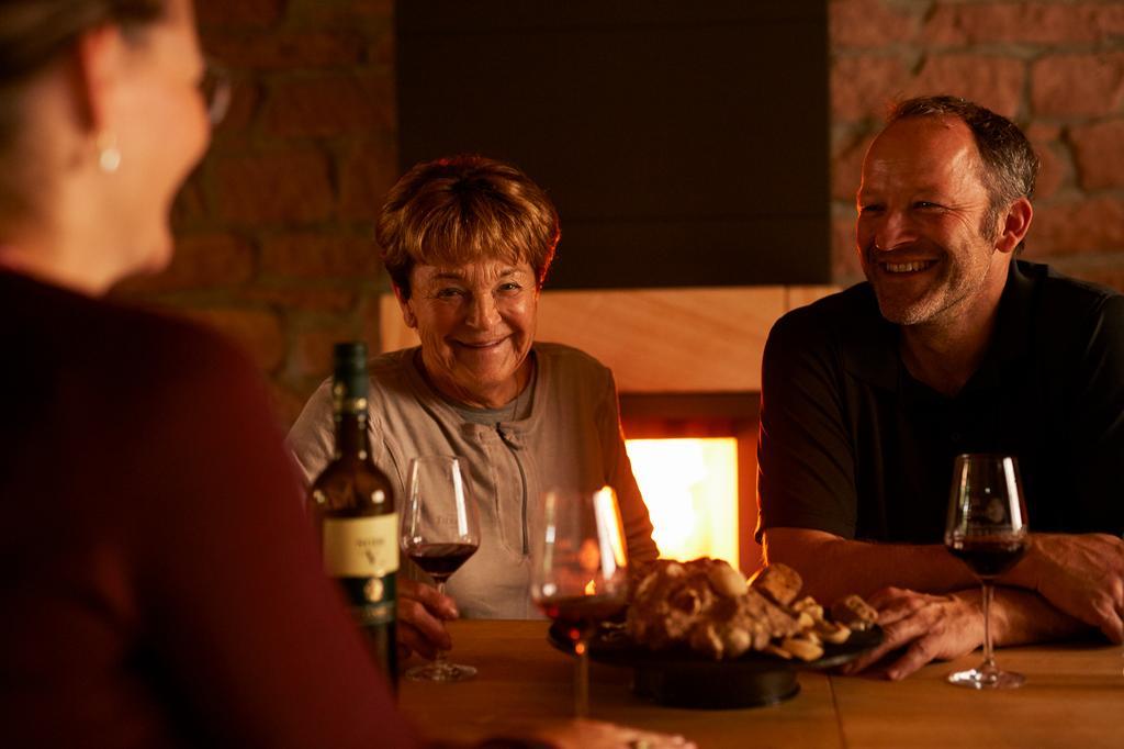 Heinrichs Winery Bed & Breakfast Langenlonsheim Buitenkant foto